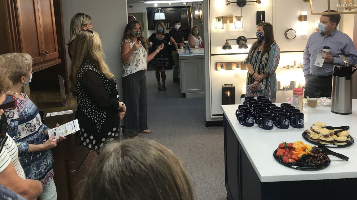 PARIS, TN: Cabinets and lighting galore